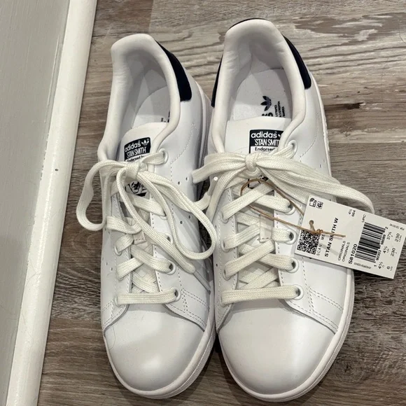 Adidas Women's White and Black Stan Smith Sneakers size 6 brand new - Picture 1 of 4